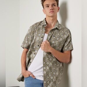 Volcom Men's Scaler Stone Woven short sleeve shirt size large